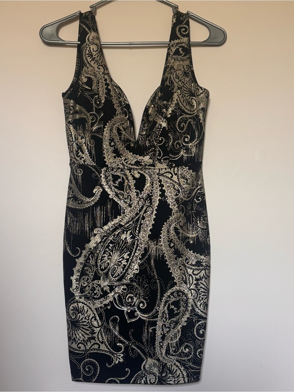 Windsor Black and Gold V-Neck Paisley Bodycon Mini Dress